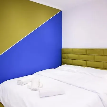 Center 12 - Way * Tirana